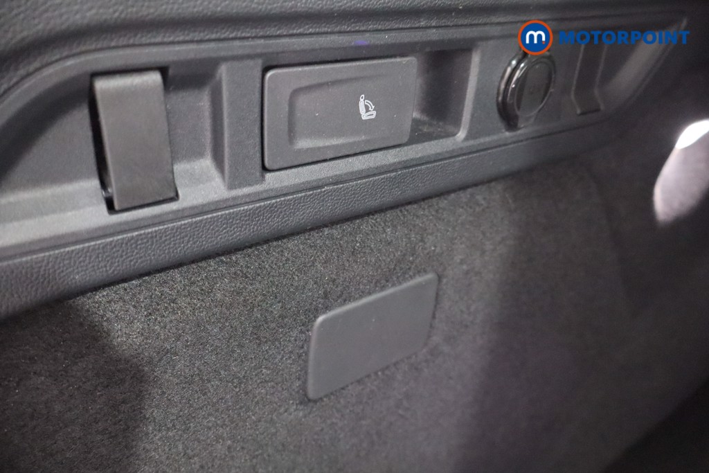 Volkswagen Passat Life Automatic Petrol Plug-In Hybrid Estate - Stock Number (1573333) - 38th supplementary image