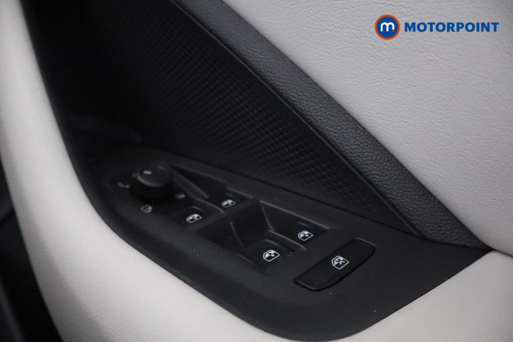Volkswagen Passat Life Automatic Petrol Plug-In Hybrid Estate - Stock Number (1573337) - 11th supplementary image