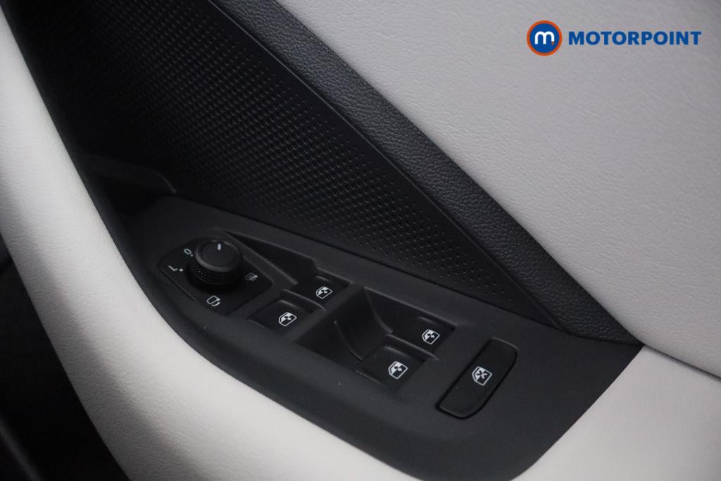 Volkswagen Passat Life Automatic Petrol Plug-In Hybrid Estate - Stock Number (1573341) - 11th supplementary image