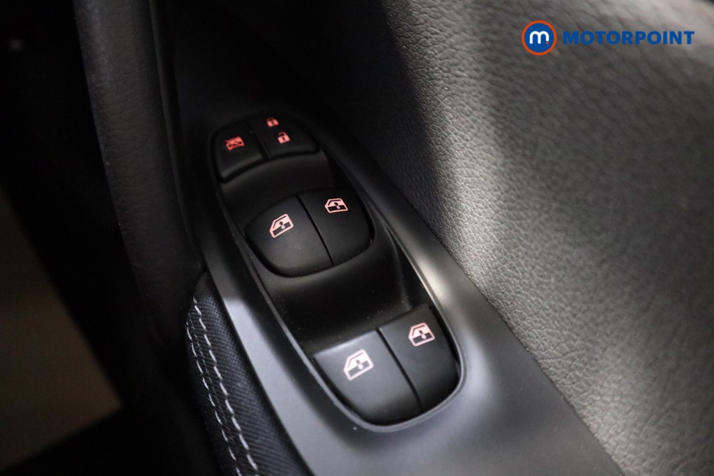Nissan Qashqai N-Connecta Manual Petrol SUV - Stock Number (1573958) - 6th supplementary image