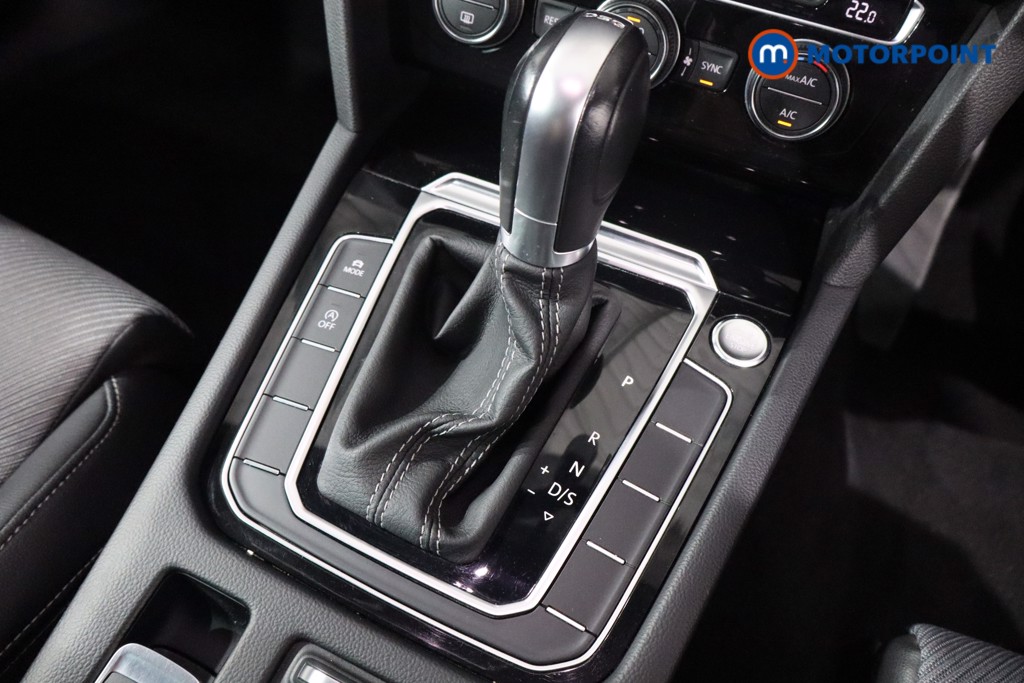 Volkswagen Passat R-Line Automatic Diesel Estate - Stock Number (1574754) - 14th supplementary image