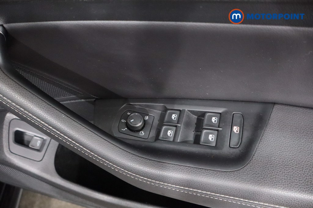 Volkswagen Passat R-Line Automatic Diesel Estate - Stock Number (1574754) - 30th supplementary image