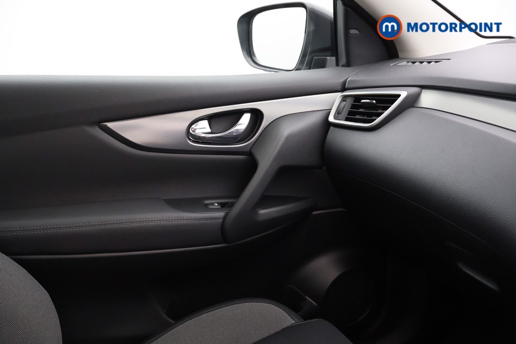 Nissan Qashqai N-Connecta Manual Petrol SUV - Stock Number (1565406) - 7th supplementary image