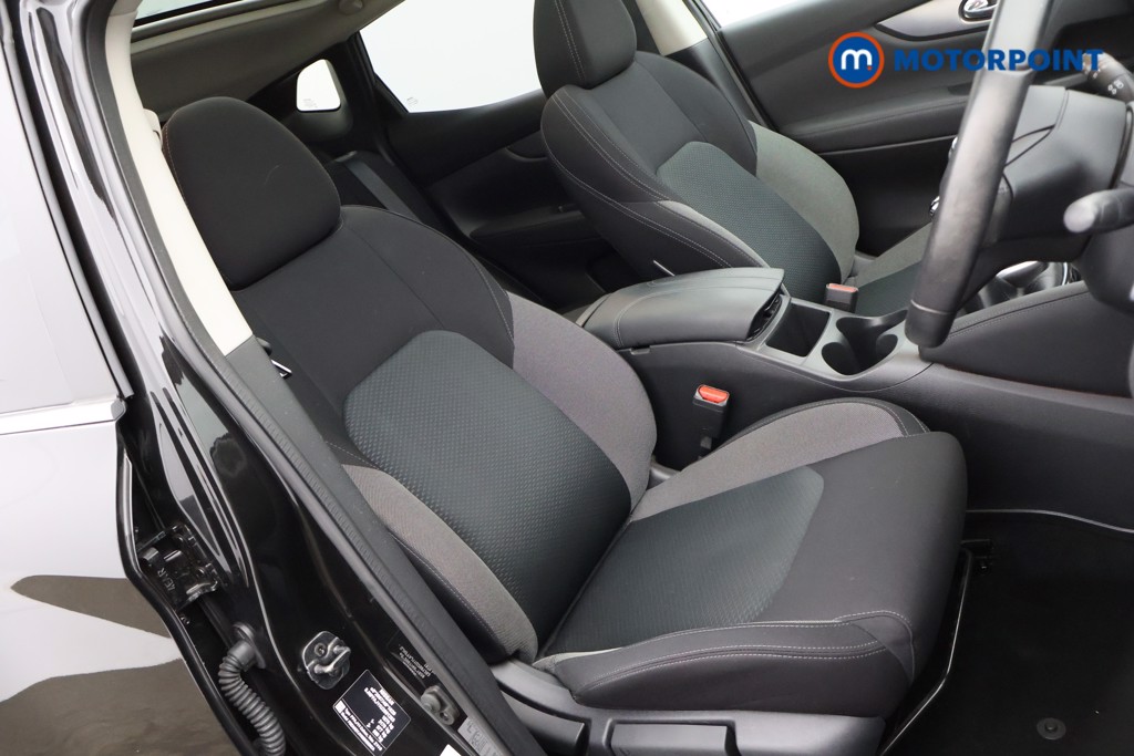 Nissan Qashqai N-Connecta Manual Petrol SUV - Stock Number (1565406) - 9th supplementary image