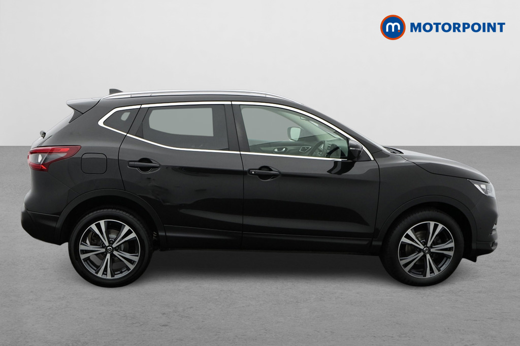 Nissan Qashqai N-Connecta Manual Petrol SUV - Stock Number (1565406) - Drivers side