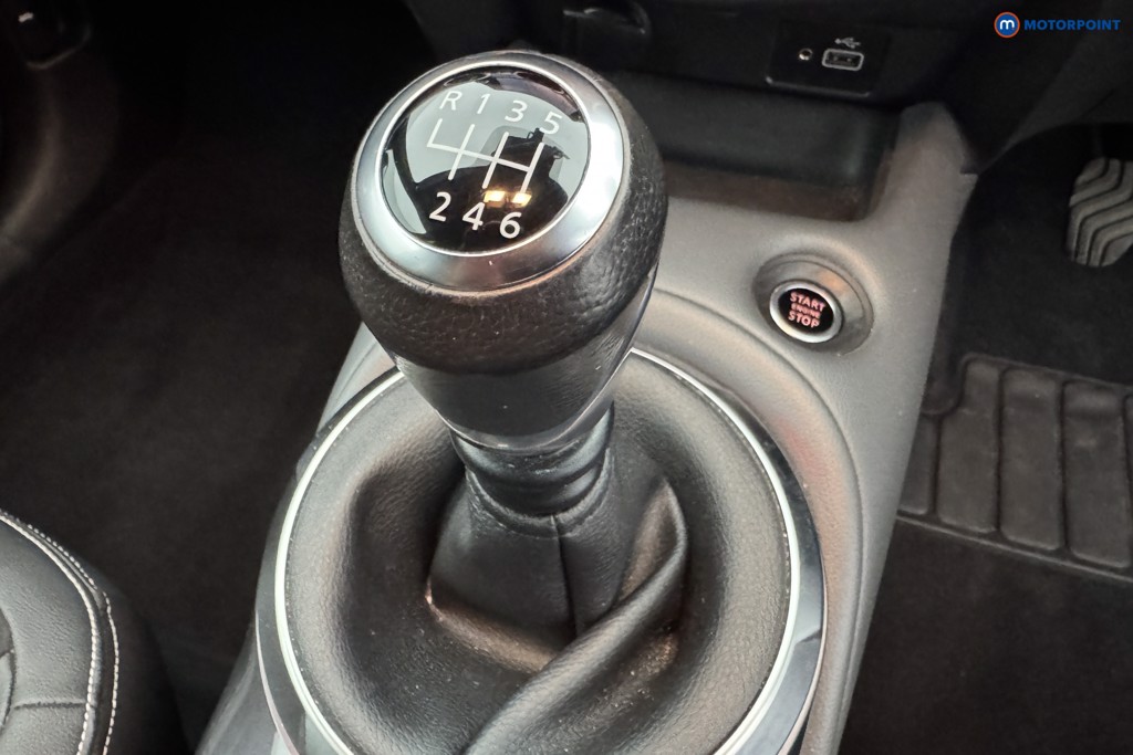 Nissan Juke Tekna Manual Petrol SUV - Stock Number (1568107) - 15th supplementary image