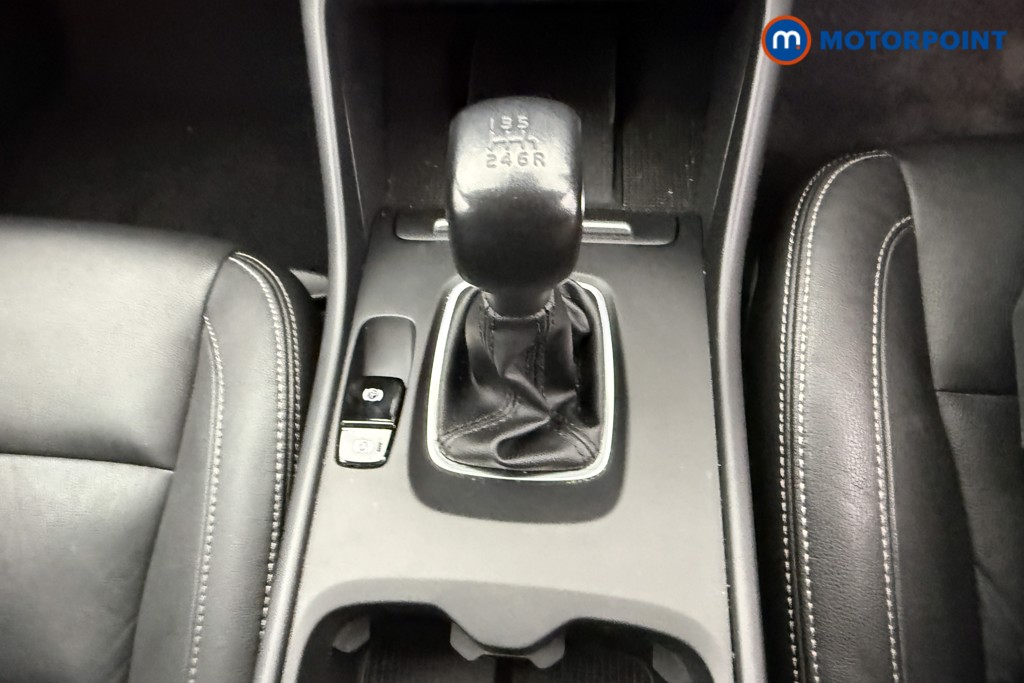 Volvo Xc40 Momentum Manual Petrol SUV - Stock Number (1570958) - 11th supplementary image