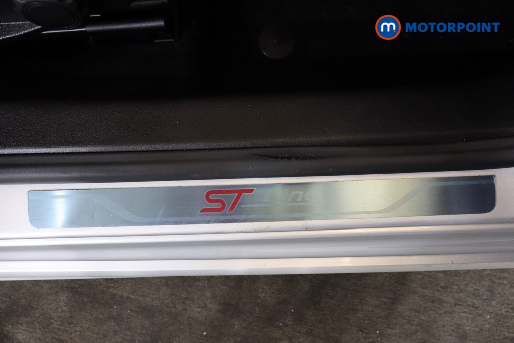 Ford Focus St-Line Edition Manual Petrol-Electric Hybrid Hatchback - Stock Number (1571024) - 19th supplementary image