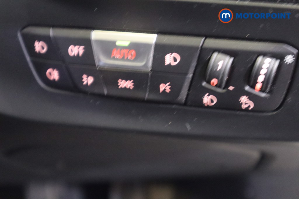 BMW 2 Series Sport Manual Petrol Saloon - Stock Number (1571266) - 16th supplementary image