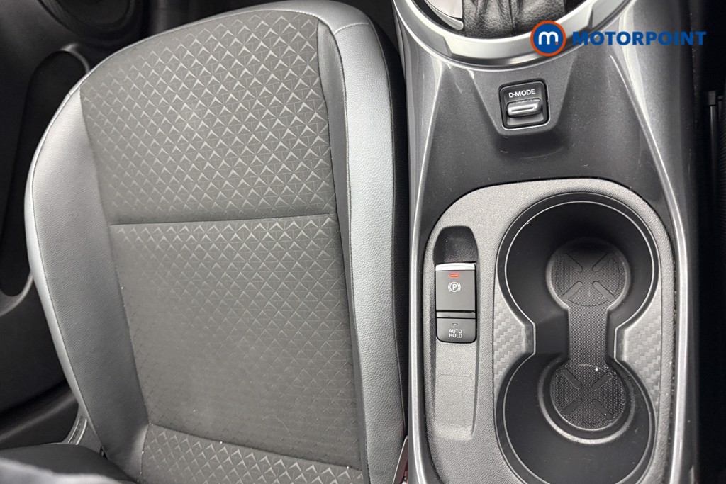 Nissan Juke N-Connecta Automatic Petrol SUV - Stock Number (1572652) - 12th supplementary image