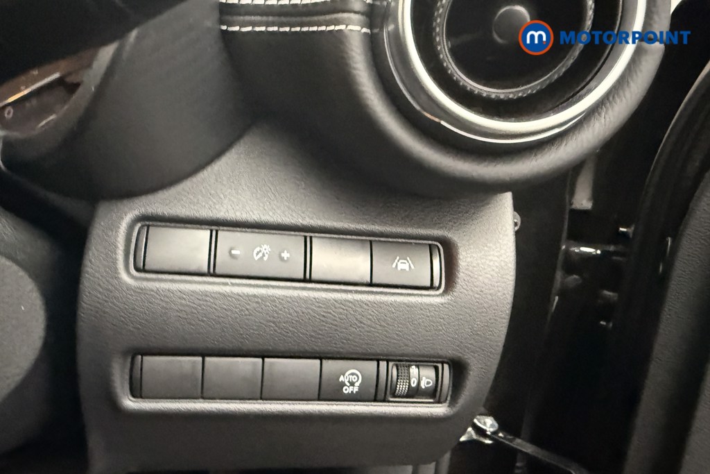 Nissan Juke N-Connecta Automatic Petrol SUV - Stock Number (1572652) - 13th supplementary image