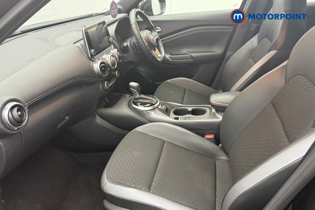 Nissan Juke N-Connecta Automatic Petrol SUV - Stock Number (1572652) - 1st supplementary image
