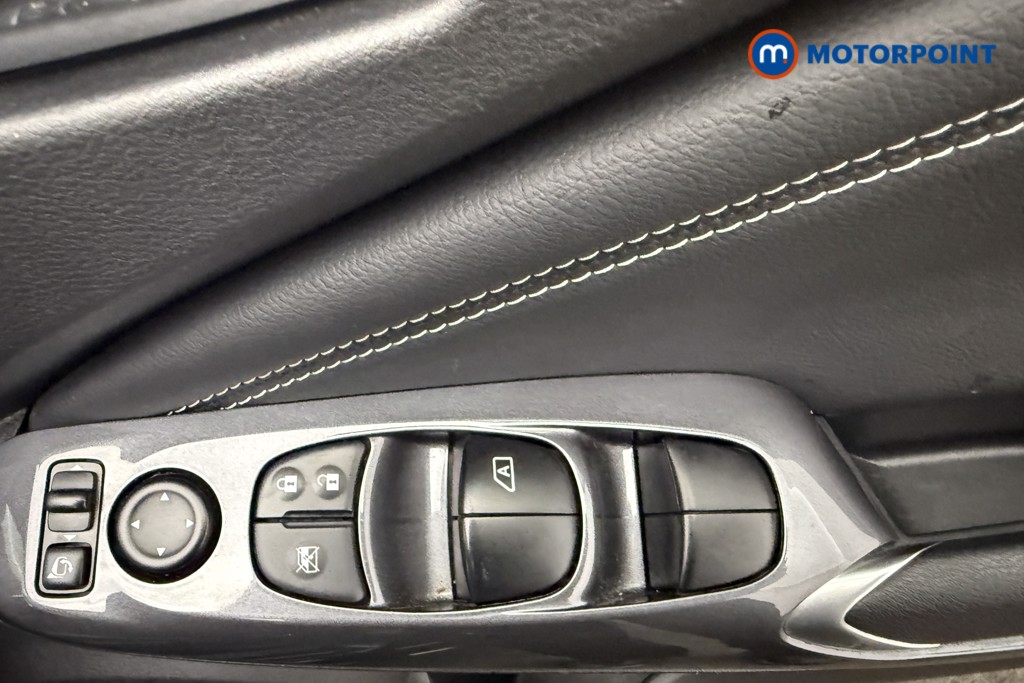 Nissan Juke N-Connecta Automatic Petrol SUV - Stock Number (1572657) - 19th supplementary image