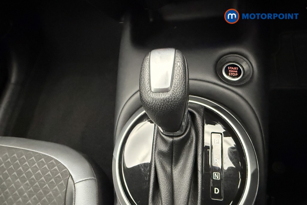 Nissan Juke N-Connecta Automatic Petrol SUV - Stock Number (1572661) - 8th supplementary image