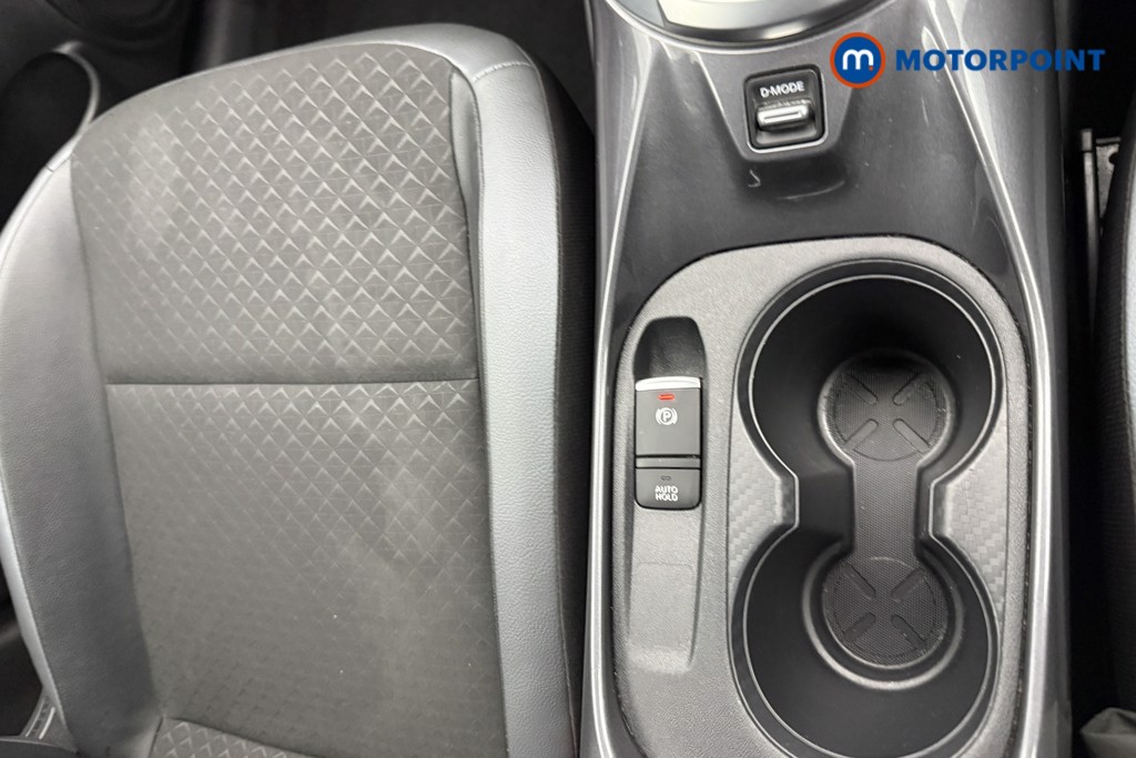 Nissan Juke N-Connecta Automatic Petrol SUV - Stock Number (1572661) - 9th supplementary image