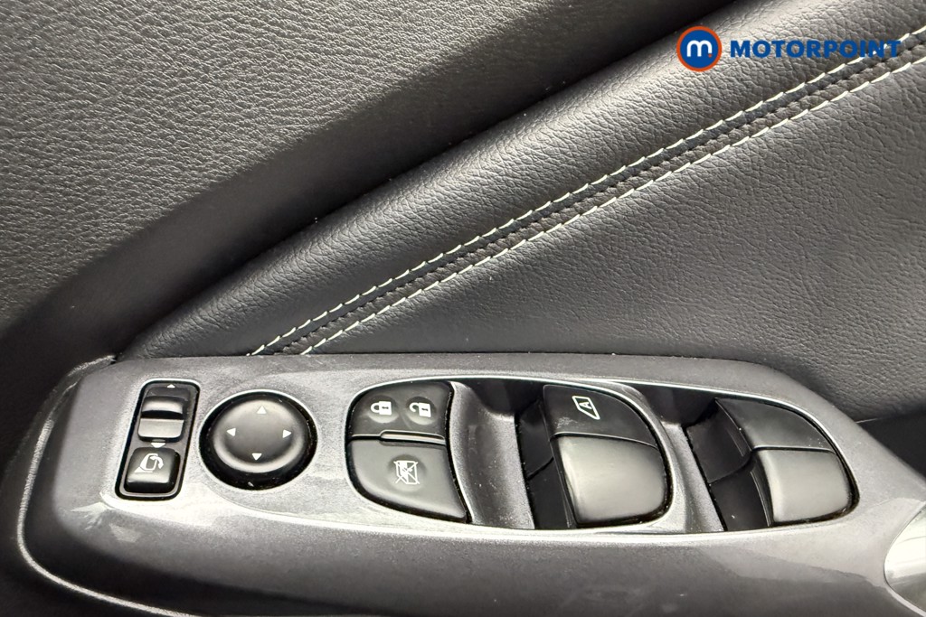 Nissan Juke N-Connecta Automatic Petrol SUV - Stock Number (1572661) - 14th supplementary image