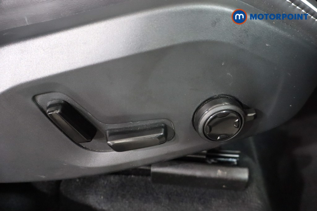 Volvo Xc60 Plus Black Edition Automatic Petrol SUV - Stock Number (1572806) - 17th supplementary image