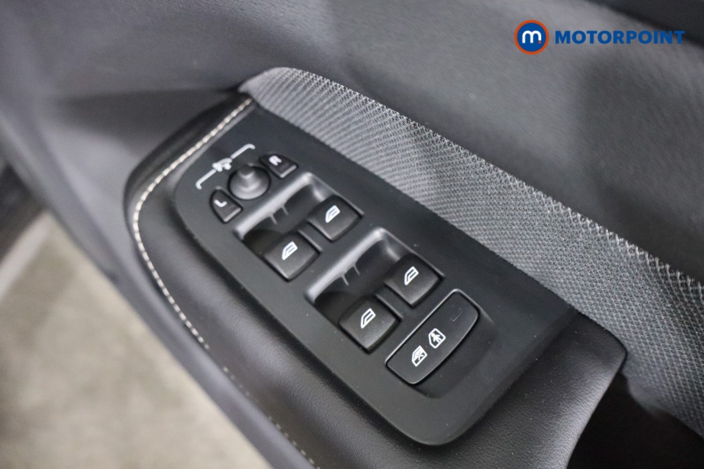 Volvo Xc60 Plus Black Edition Automatic Petrol SUV - Stock Number (1572806) - 18th supplementary image