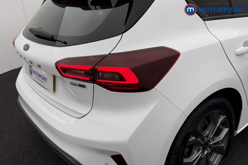 Ford Focus St-Line Style Automatic Petrol-Electric Hybrid Hatchback - Stock Number (1573218) - 24th supplementary image