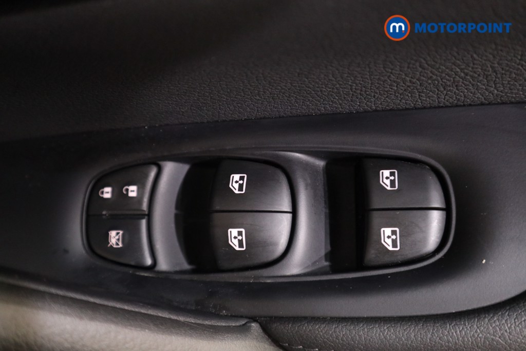 Nissan Qashqai Acenta Premium Manual Petrol SUV - Stock Number (1573997) - 9th supplementary image