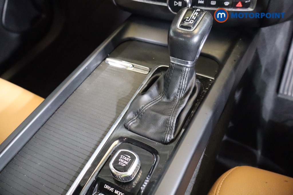 Volvo Xc60 Momentum Pro Automatic Diesel SUV - Stock Number (1574135) - 12th supplementary image