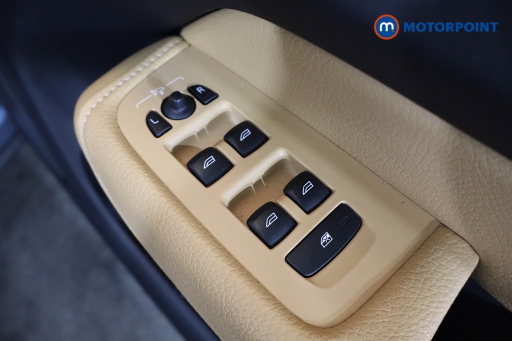 Volvo Xc60 Momentum Pro Automatic Diesel SUV - Stock Number (1574135) - 18th supplementary image