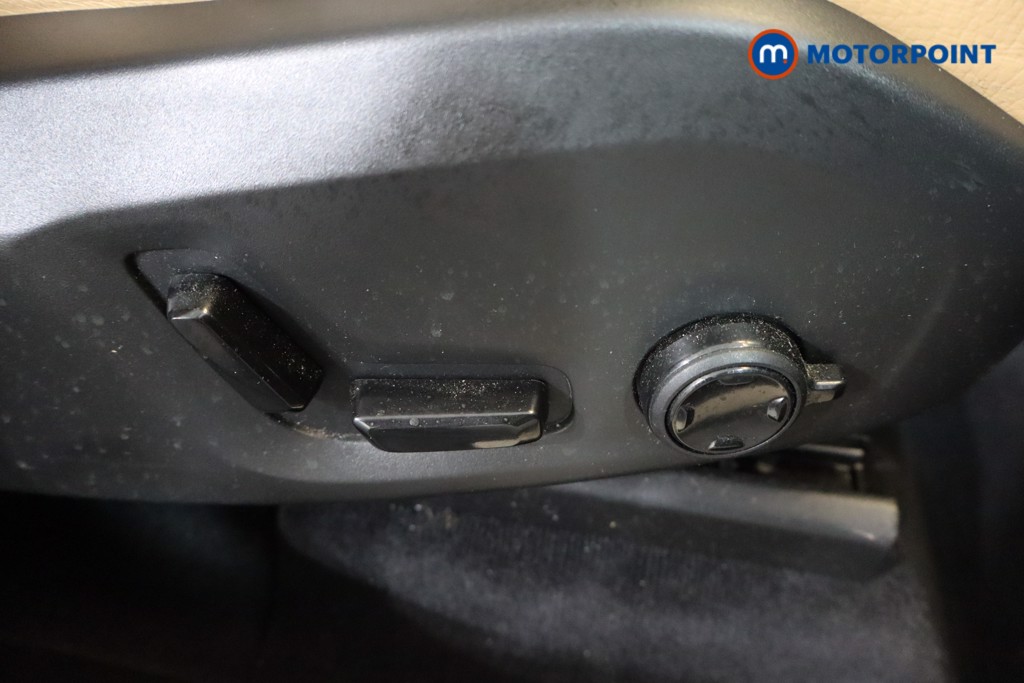 Volvo Xc60 Momentum Pro Automatic Diesel SUV - Stock Number (1574135) - 19th supplementary image