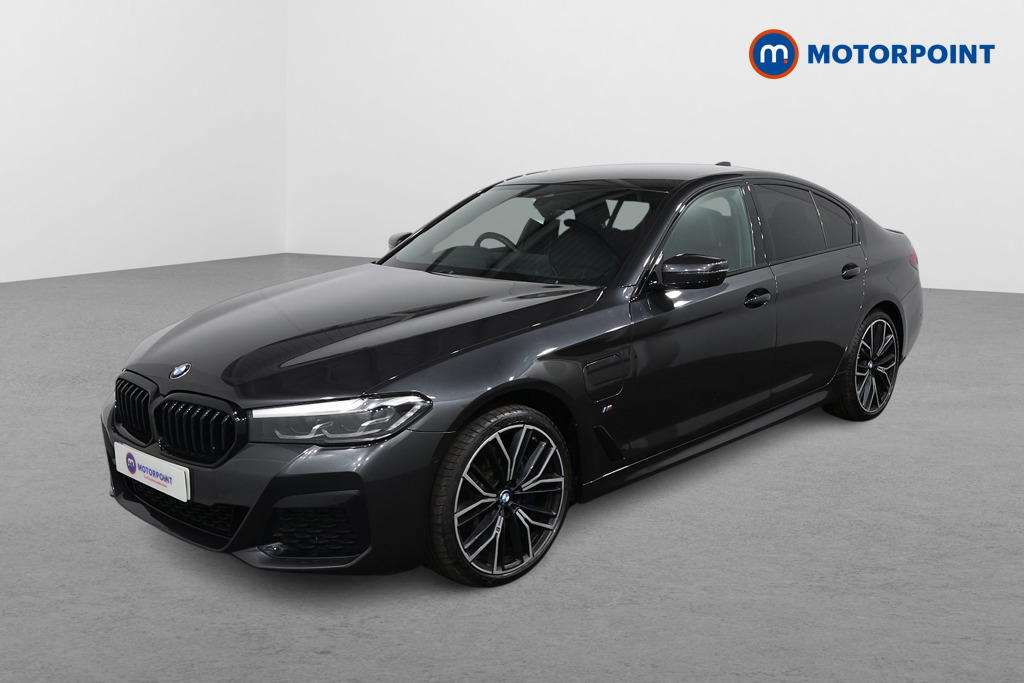 BMW 5 Series M Sport Automatic Petrol Plug-In Hybrid Saloon - Stock Number (1575357) - Passenger side front corner