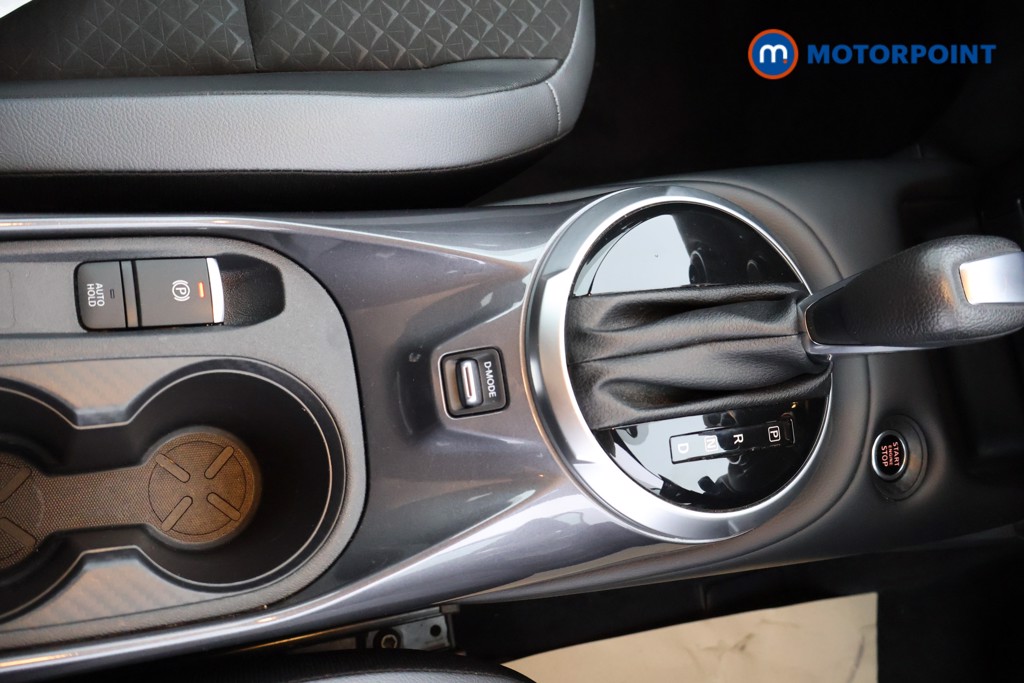 Nissan Juke N-Connecta Automatic Petrol SUV - Stock Number (1564965) - 6th supplementary image