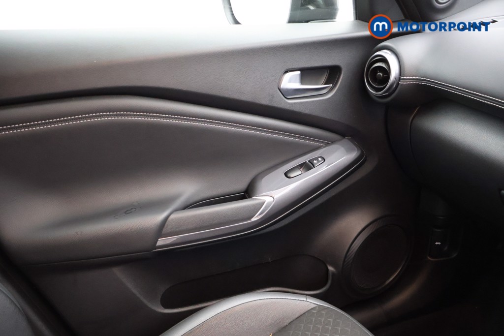 Nissan Juke N-Connecta Automatic Petrol SUV - Stock Number (1564965) - 8th supplementary image