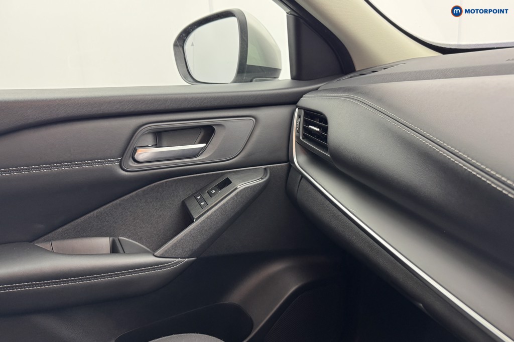 Nissan Qashqai Acenta Premium Automatic Petrol SUV - Stock Number (1566630) - 17th supplementary image