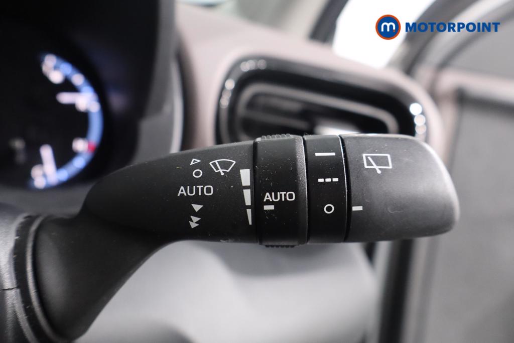 Toyota Yaris Cross Excel Automatic Petrol-Electric Hybrid Estate - Stock Number (1567885) - 9th supplementary image