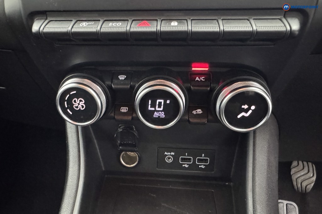Renault Captur Iconic Manual Petrol SUV - Stock Number (1568592) - 17th supplementary image