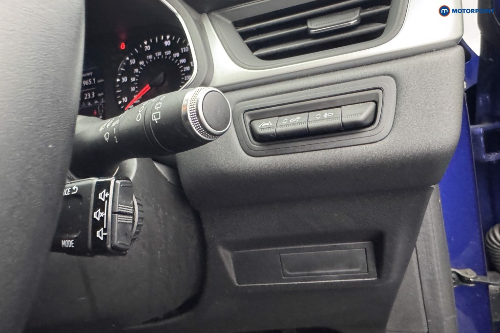 Renault Captur Iconic Manual Petrol SUV - Stock Number (1568592) - 21st supplementary image