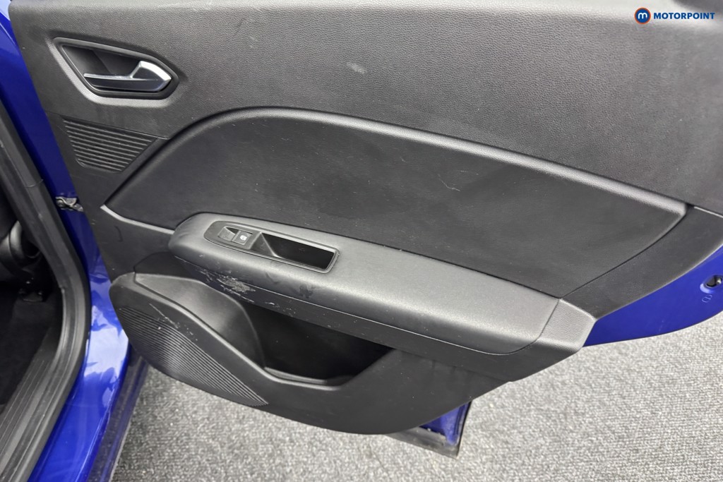 Renault Captur Iconic Manual Petrol SUV - Stock Number (1568592) - 24th supplementary image