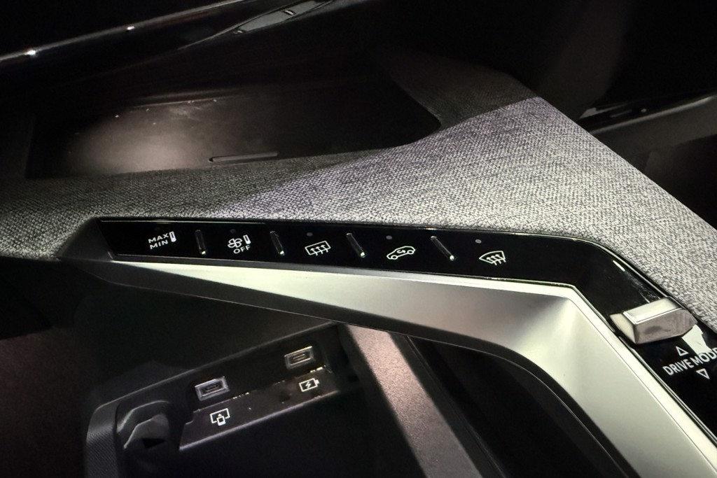 Peugeot 3008 GT Automatic Petrol-Electric Hybrid SUV - Stock Number (1569489) - 14th supplementary image