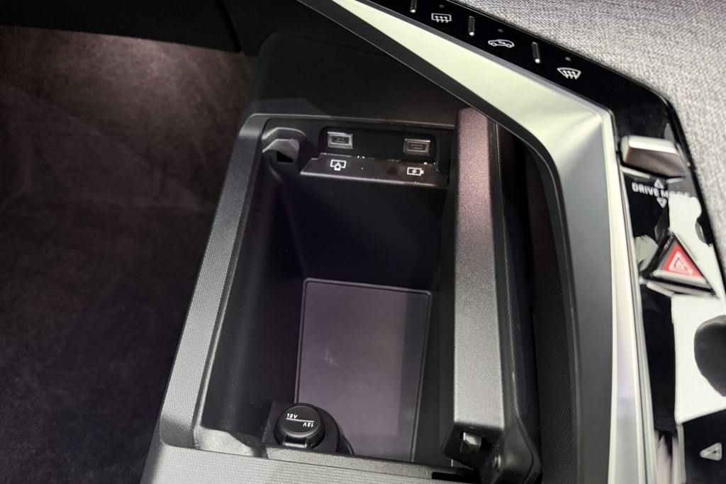 Peugeot 3008 GT Automatic Petrol-Electric Hybrid SUV - Stock Number (1569489) - 15th supplementary image