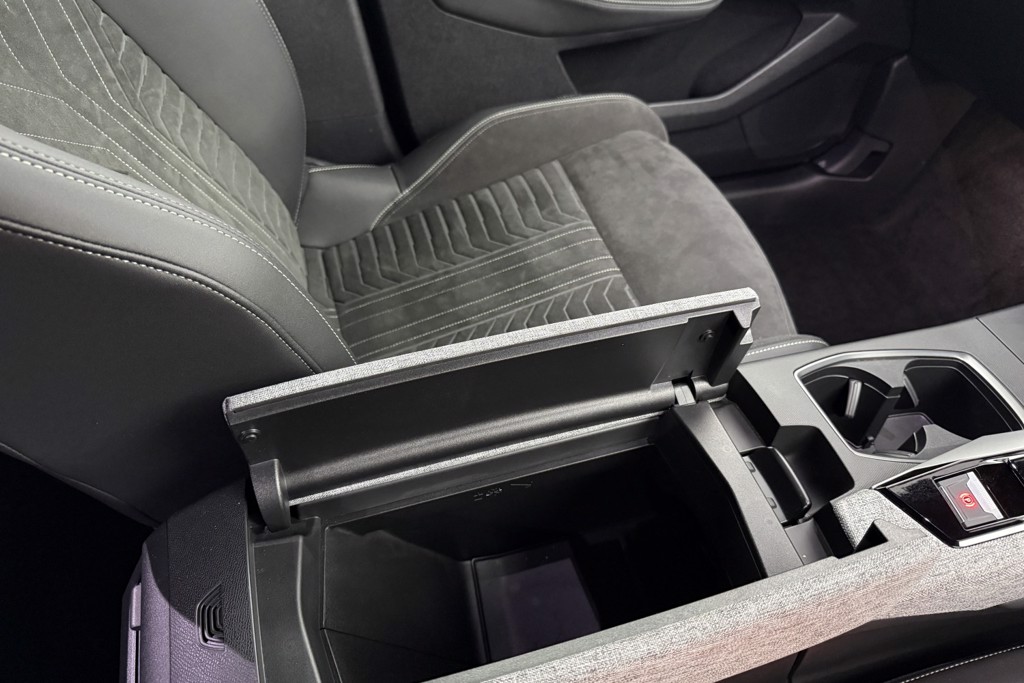 Peugeot 3008 GT Automatic Petrol-Electric Hybrid SUV - Stock Number (1569489) - 18th supplementary image