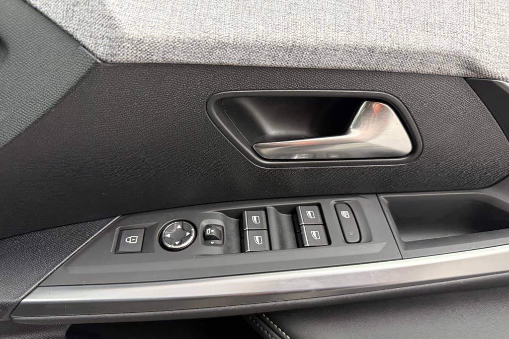 Peugeot 3008 GT Automatic Petrol-Electric Hybrid SUV - Stock Number (1569489) - 22nd supplementary image