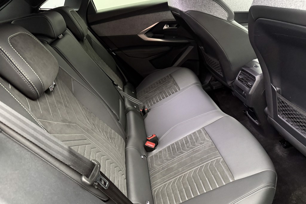 Peugeot 3008 GT Automatic Petrol-Electric Hybrid SUV - Stock Number (1569489) - 25th supplementary image