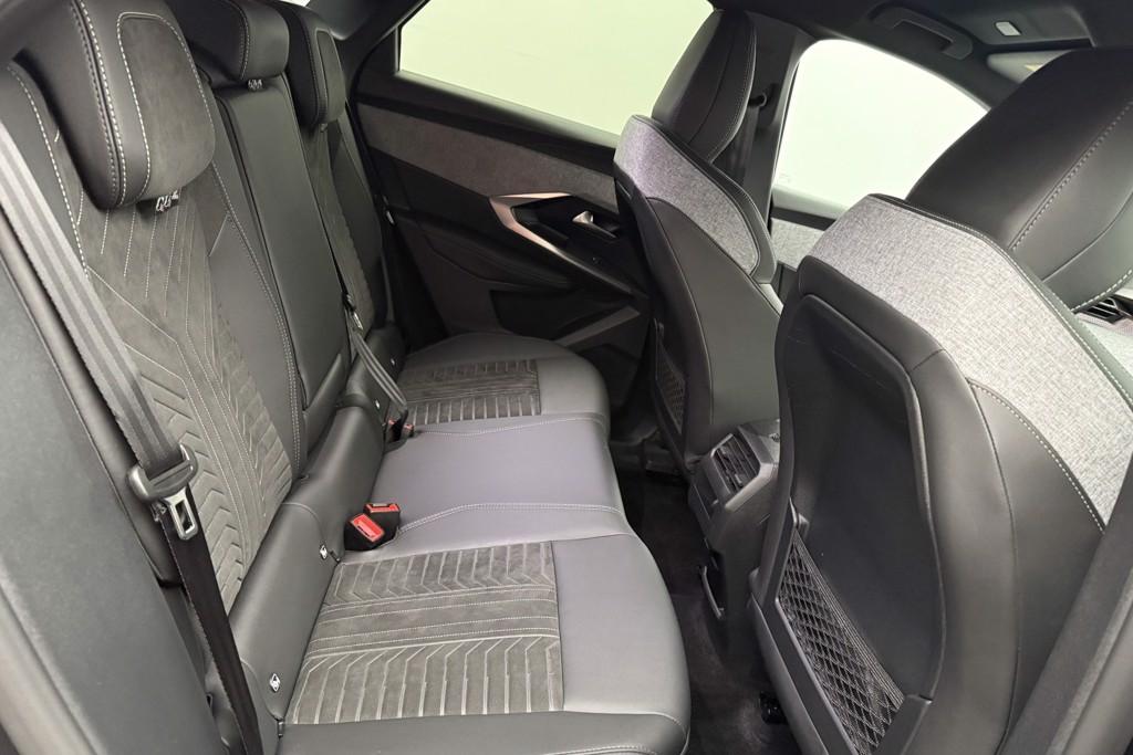 Peugeot 3008 GT Automatic Petrol-Electric Hybrid SUV - Stock Number (1569489) - 26th supplementary image