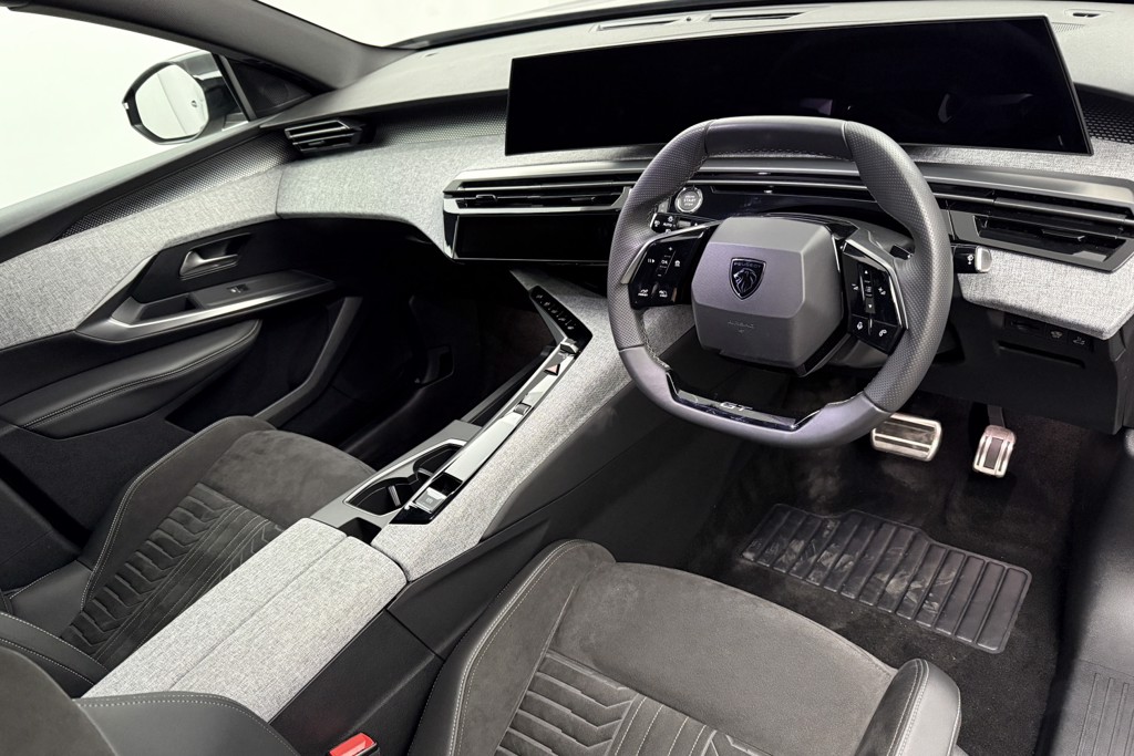 Peugeot 3008 GT Automatic Petrol-Electric Hybrid SUV - Stock Number (1569489) - 1st supplementary image