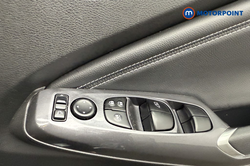 Nissan Juke N-Connecta Automatic Petrol SUV - Stock Number (1569842) - 16th supplementary image