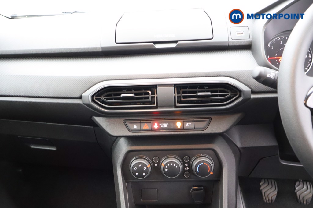 Dacia Sandero Essential Manual Petrol Hatchback - Stock Number (1570051) - 5th supplementary image