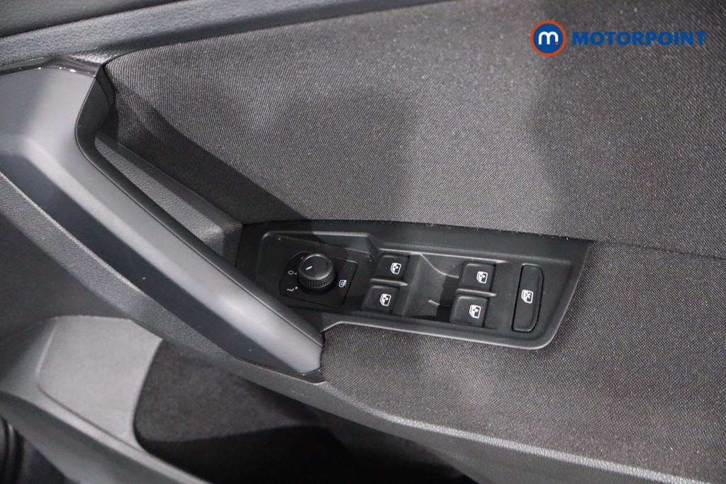 Volkswagen Tiguan Life Automatic Petrol SUV - Stock Number (1570120) - 23rd supplementary image