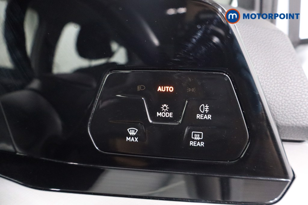 Volkswagen Golf Life Automatic Diesel Hatchback - Stock Number (1570125) - 19th supplementary image