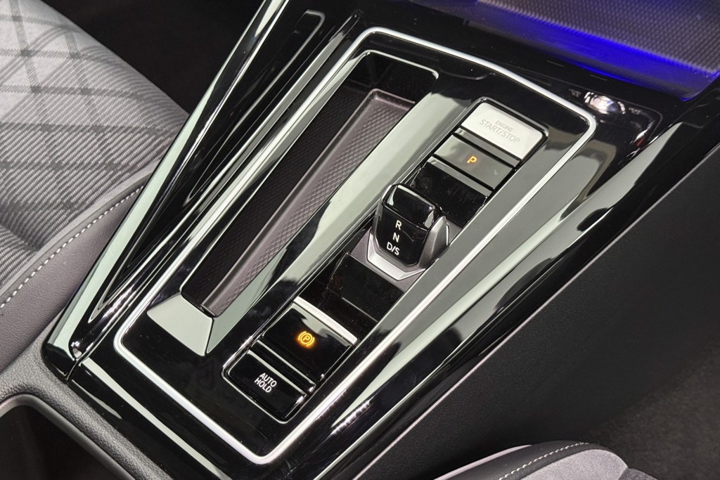 Volkswagen Golf R-Line Automatic Petrol Hatchback - Stock Number (1571975) - 16th supplementary image