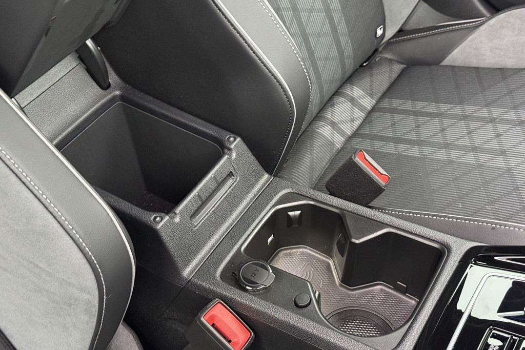 Volkswagen Golf R-Line Automatic Petrol Hatchback - Stock Number (1571975) - 17th supplementary image