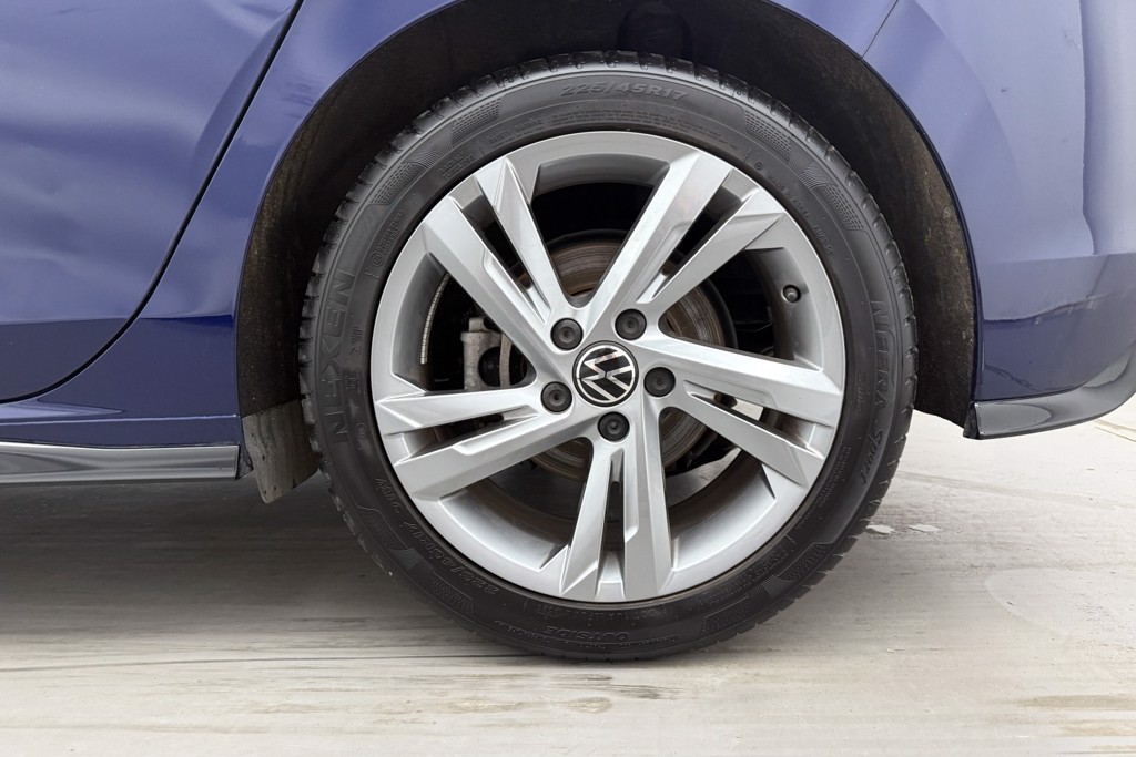 Volkswagen Golf R-Line Automatic Petrol Hatchback - Stock Number (1571975) - 34th supplementary image