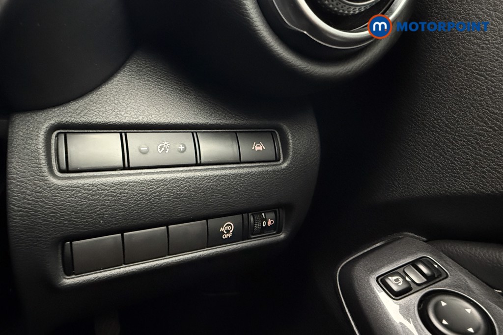 Nissan Juke N-Connecta Automatic Petrol SUV - Stock Number (1572648) - 15th supplementary image